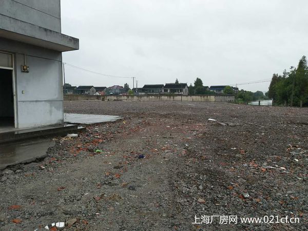 青浦区白鹤工业园区腾富路3400平方米独门独院厂房出租 可分割 另有6600平场地出租 (3).jpg