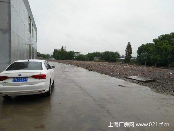 青浦区白鹤工业园区腾富路3400平方米独门独院厂房出租 可分割 另有6600平场地出租 (7).jpg